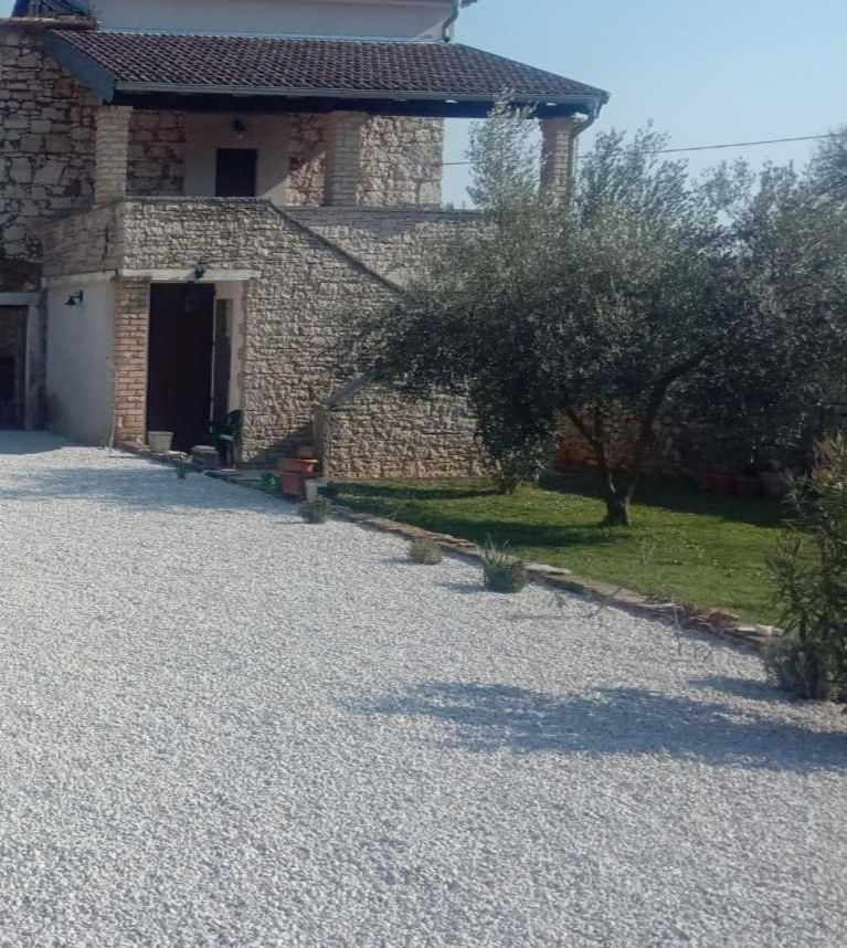 Holiday Home Stancija Becic Mugeba Esterno foto