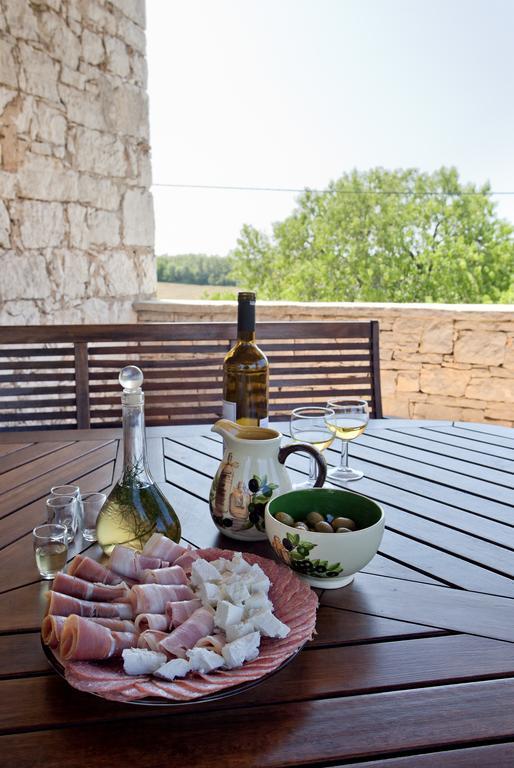 Holiday Home Stancija Becic Mugeba Esterno foto